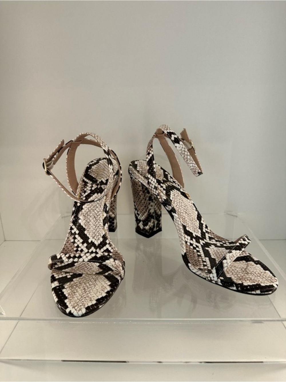 RAYE Nava Snakeskin Block Heel Sandals. Women’s Size 7